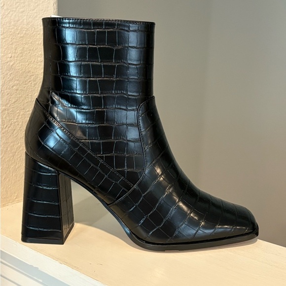 Lisa Vicky Craze Faux Leather Croc Bootie Womens 8.5 Black Embossed Square Toe - Picture 2 of 10